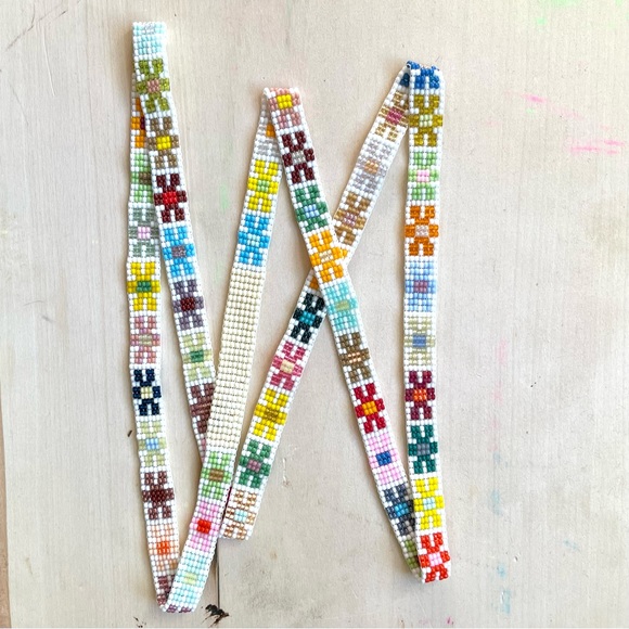 HANDMADE GLASS NECKLACE | 8-Bit Daisy Chain Small Batch Handwoven Loop Necklace - Picture 7 of 10